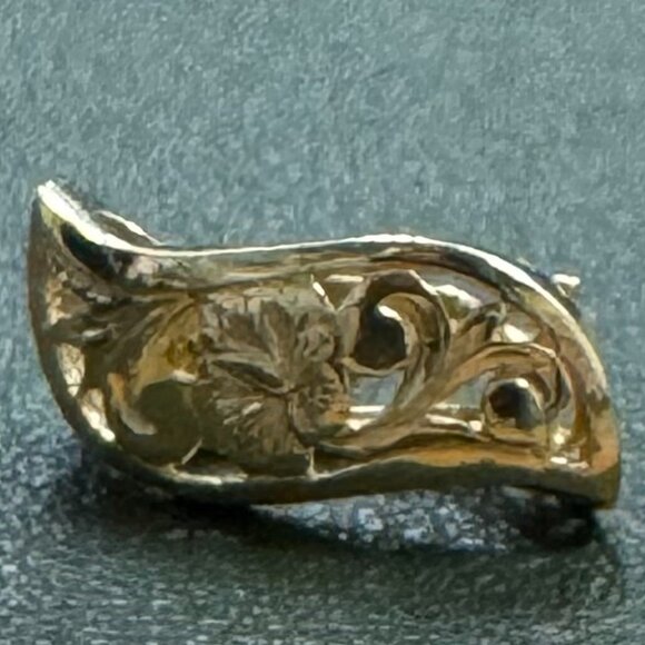 14K Yellow Gold Hawaiian Heirloom Earrings with Omega Post - Picture 2 of 4